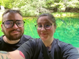 Kelsey and Axton take a selfie infront of iconic Kitch-iti-Kippi